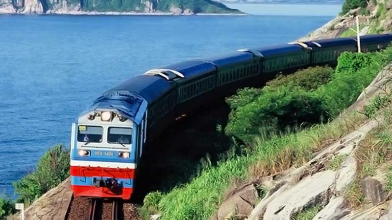 Phân tích Tiếng hát con tàu để thấy sự trở về với nhân dân