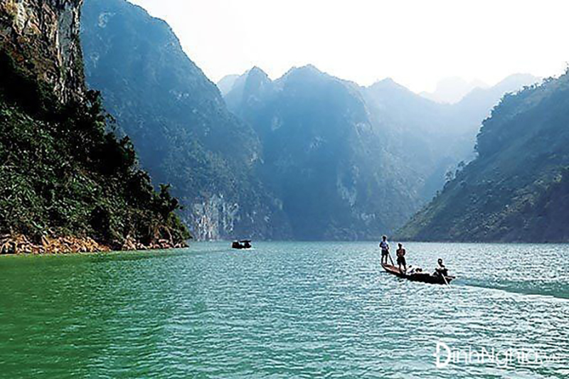 Vẻ đẹp trữ tình và thơ mộng của sông Đà