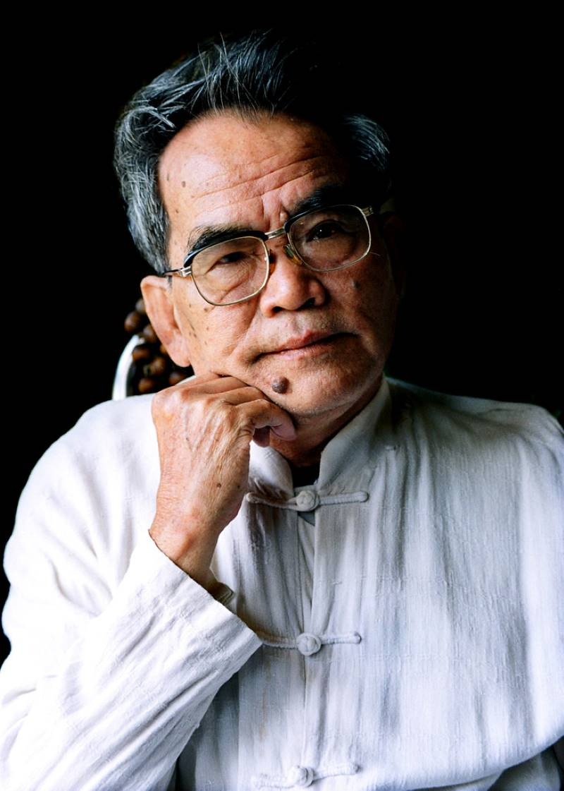 Giới thiệu nhà văn Hoàng Phủ Ngọc Tường
