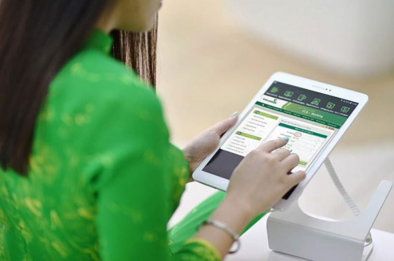 Trực tiếp tại ngân hàng