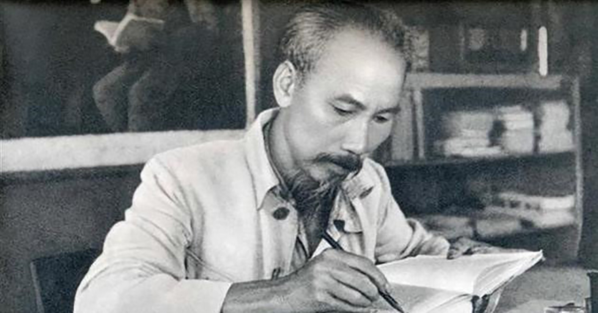 Suy nghĩ về câu nói của Chủ tịch Hồ Chí Minh: “Có tài mà không có đức là người vô dụng. Có đức mà không có tài thì làm việc gì cũng khó”.