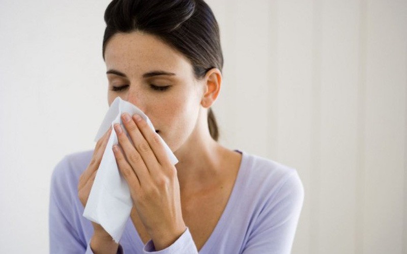 Thủy đậu có thể lây lan khi người bệnh ho, hắt hơi…