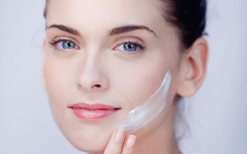 EGF không chỉ có khả năng ngăn chặn quá trình lão hóa da và tái tạo da, mà còn có tác dụng làm giảm vết thâm và làm sáng da