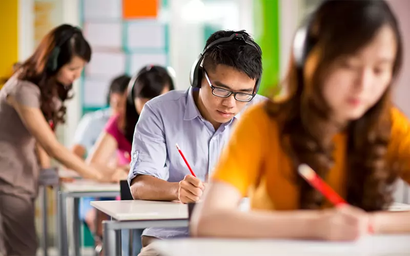 Thi IELTS có quy định tuổi tác không?