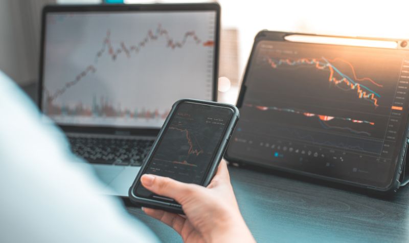 P/E được sử dụng để lựa chọn cổ phiếu như thế nào?