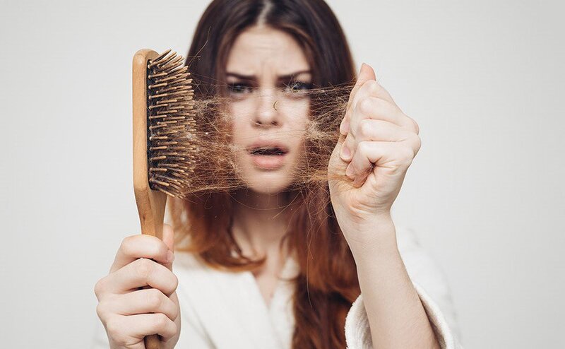 Tóc rụng nhiều ở nữ giới
