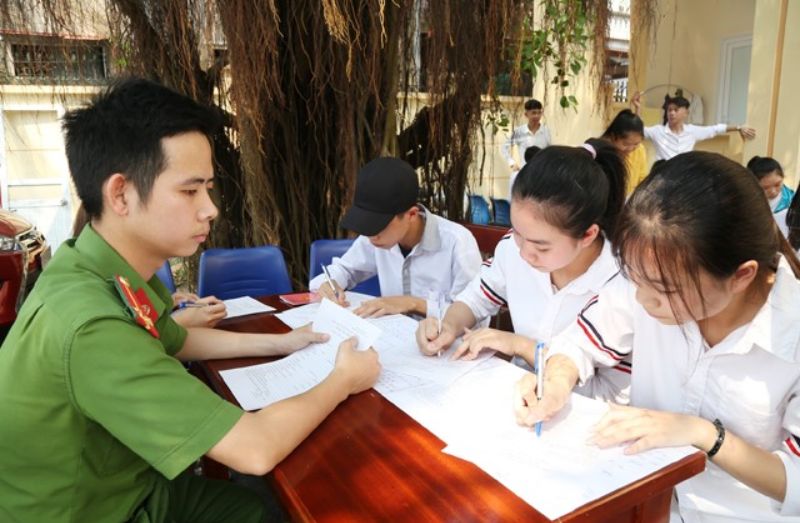 Đưa học sinh đến cơ quan chức năng gần nhất nếu chưa có mã định danh Đưa học sinh đến cơ quan chức năng gần nhất nếu chưa có mã định danh