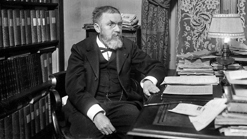 Poincaré là người đầu tiên khám phá ra hệ có tính tất định hỗn độn
