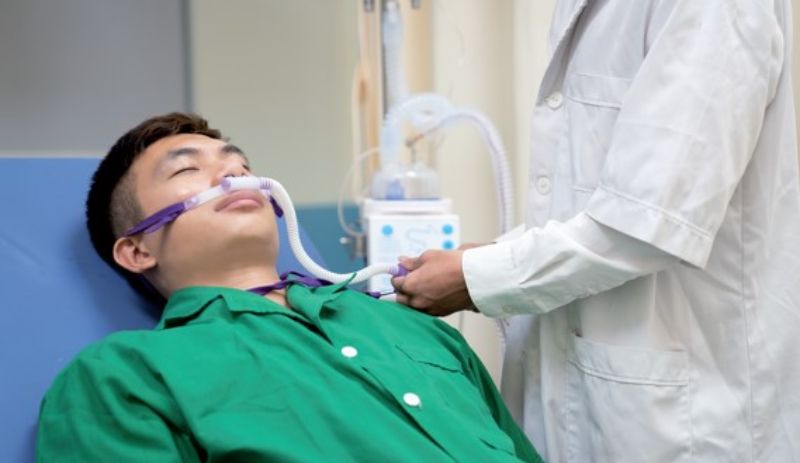 Khi lượng oxy trong máu giảm có thể cho bệnh nhân thở oxy Khi lượng oxy trong máu giảm có thể cho bệnh nhân thở oxy