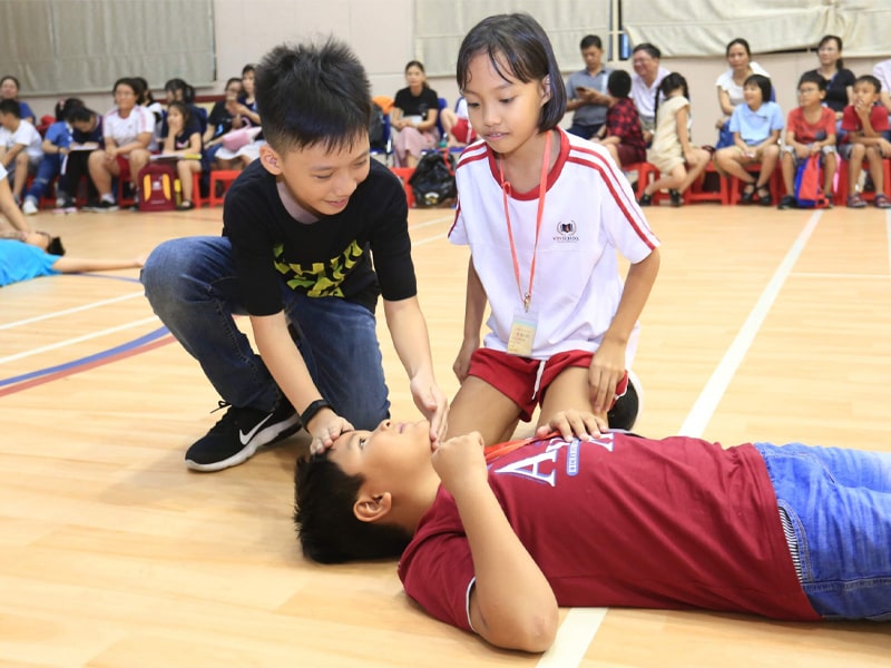 Sơ cứu là kỹ năng cần thiết ở người lớn và trẻ em