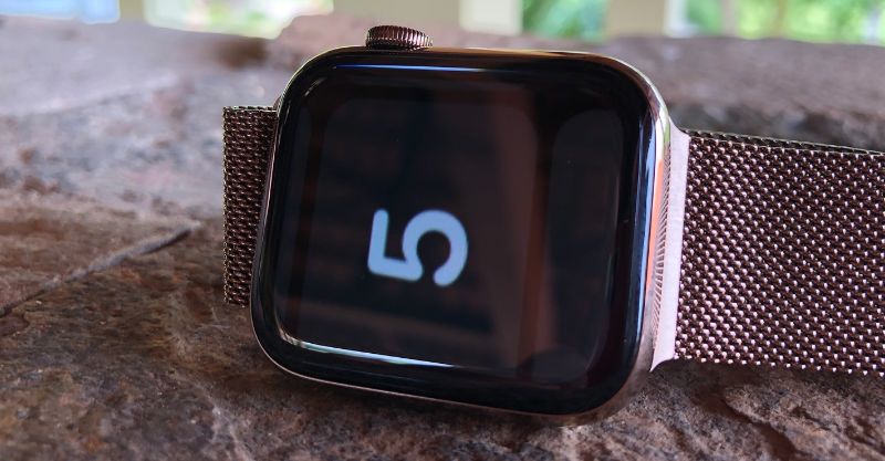 Màn hình Apple Watch được làm từ chất liệu kính Sapphire cao cấp Màn hình Apple Watch được làm từ chất liệu kính Sapphire cao cấp