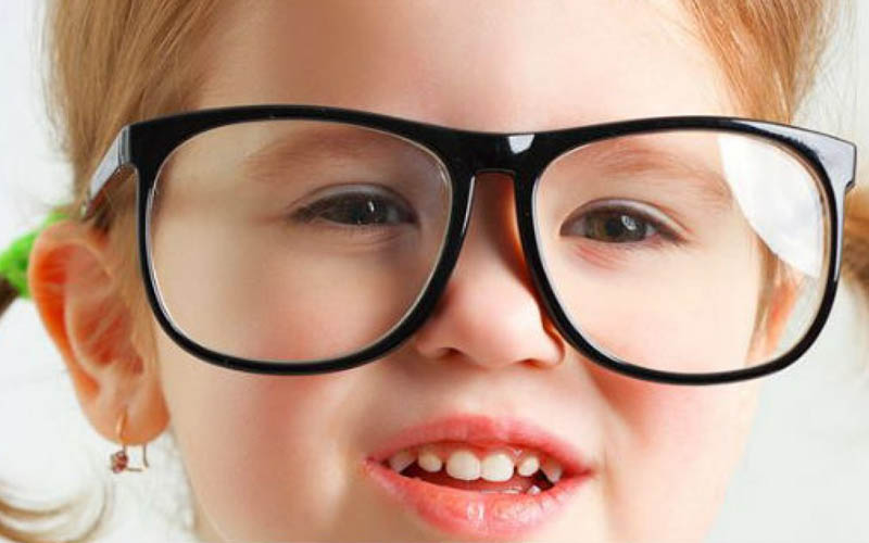 Người bị bệnh cận thị vẫn có thể nhìn rõ những vật ở gần nhưng càng về xa hình ảnh sẽ càng mờ
