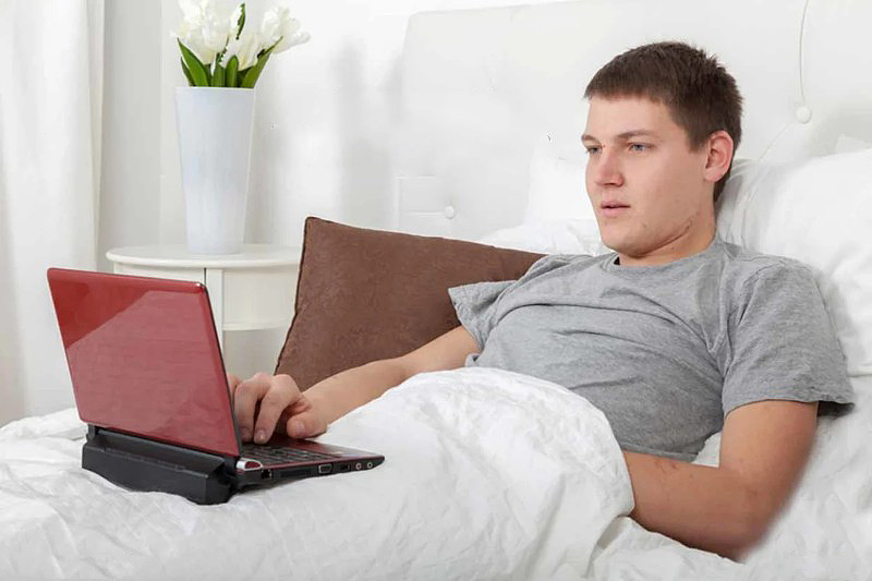 Thủ dâm là hành động kích thích cơ quan sinh dục ở nam hoặc nữ nhằm đạt cực khoái