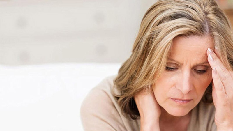 Sau khi mãn kinh, âm đạo ở nữ giới rất dễ bị thu hẹp gây khó khăn khi quan hệ tình dục