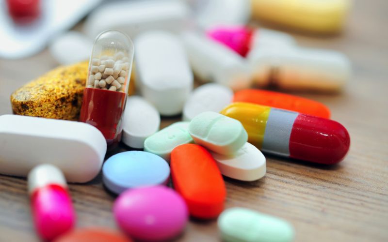 Tác dụng phụ của thuốc tây gián tiếp gây tiểu ra máu