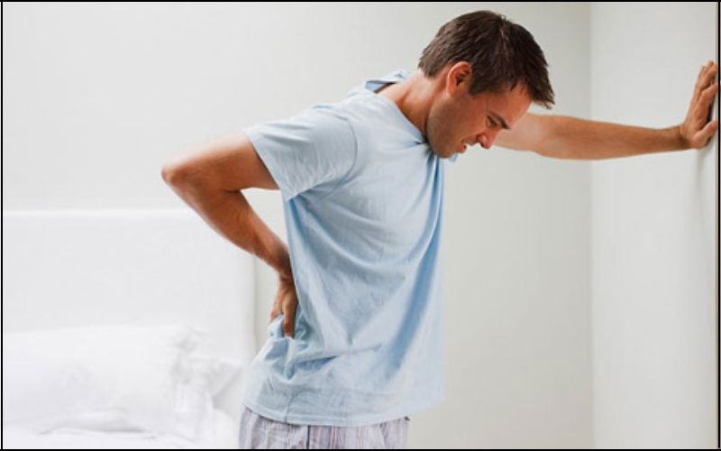 Tiểu khó về lâu dài gây tiểu ra máu