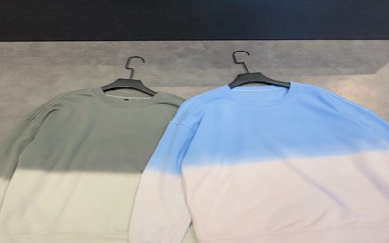 Áo sweater loang màu