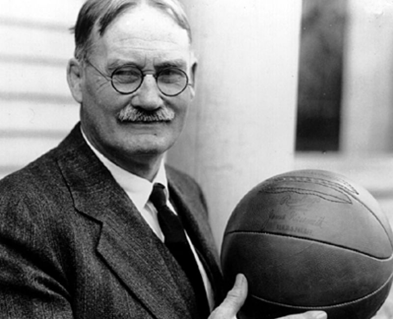 Bóng rổ do tiến sĩ James Naismith sáng tạo ra