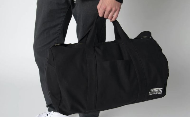 Duffle bag có thiết kế một ngăn lớn Duffle bag có thiết kế một ngăn lớn
