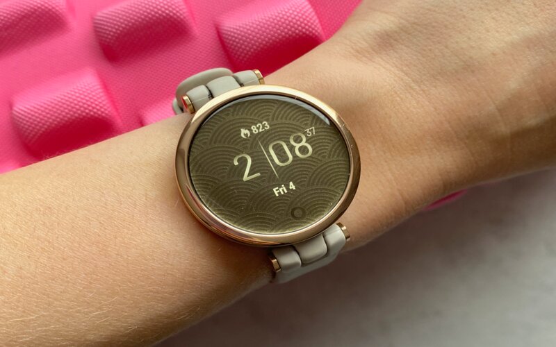 Đồng hồ thông minh Garmin Lily dây silicone vàng