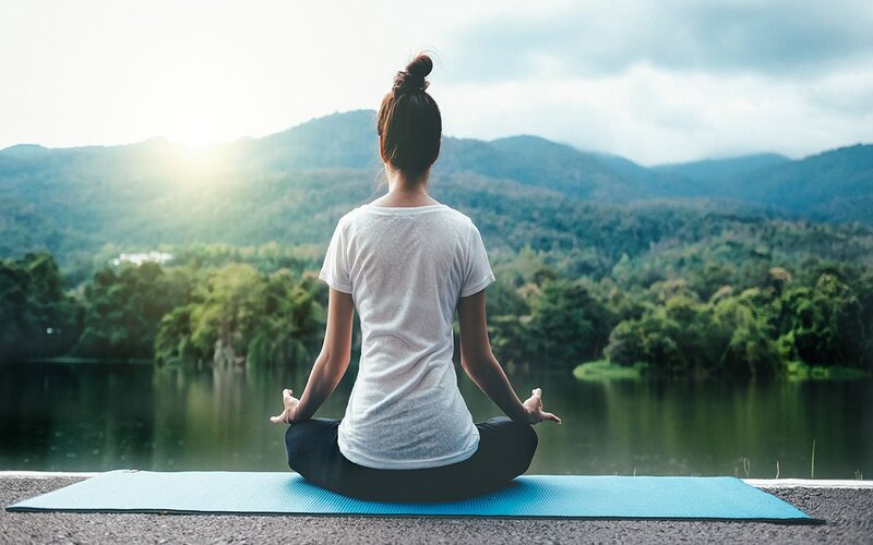 Thiền hoặc yoga để giảm căng thẳng