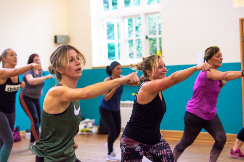 Khởi động nóng người trước khi tập bodyjam Khởi động nóng người trước khi tập bodyjam