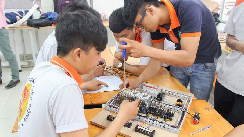 Tố chất phù hợp để học ngành Kỹ thuật Điện tử - Viễn Thông