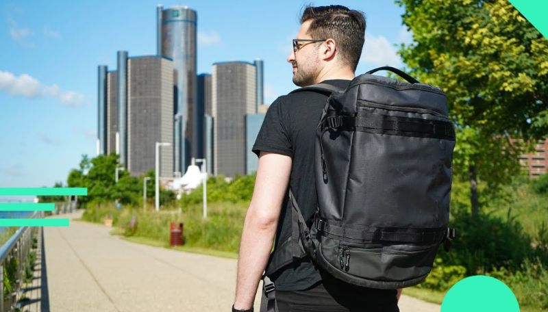 Túi Duffle bag với gam màu nóng chủ đạo gây ấn tượng ngay từ lần đầu tiên Túi Duffle bag với gam màu nóng chủ đạo gây ấn tượng ngay từ lần đầu tiên