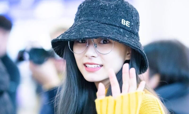 Nón bucket còn có tên gọi thuần Việt là mũ tai bèo hay mũ xô, mũ bo