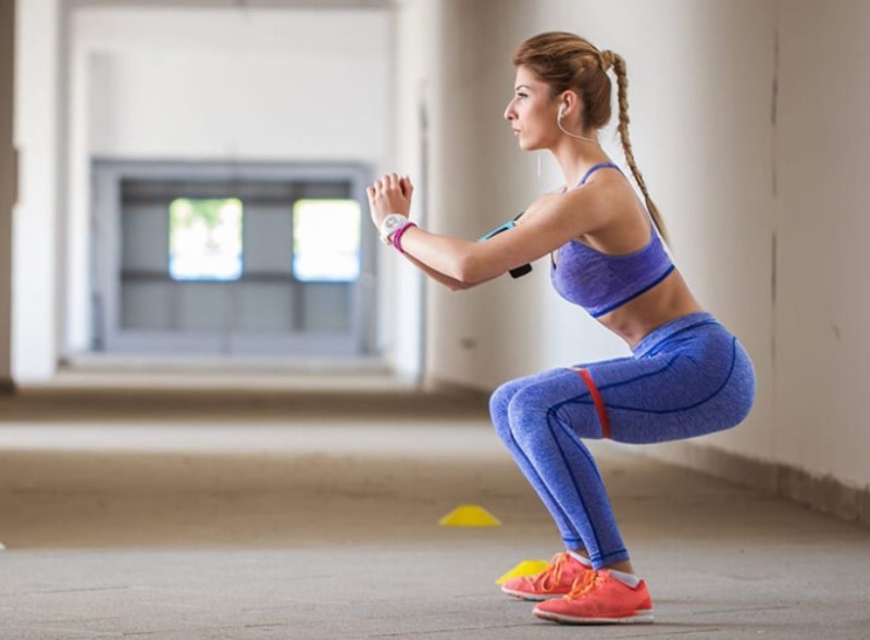 Bài tập Squat tác dụng vào vùng bụng
