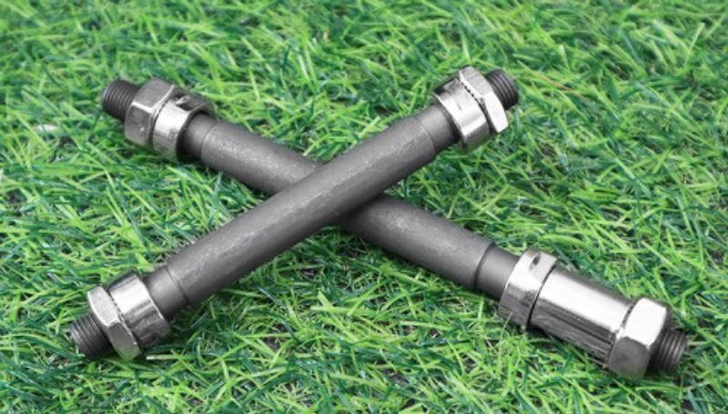 Trục moay ơ được gắn vào lỗ bắt trục