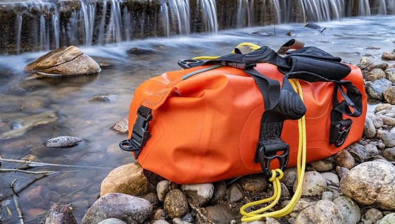 Túi Duffle bag với gam màu nóng chủ đạo gây ấn tượng ngay từ lần đầu tiên Túi Duffle bag với gam màu nóng chủ đạo gây ấn tượng ngay từ lần đầu tiên