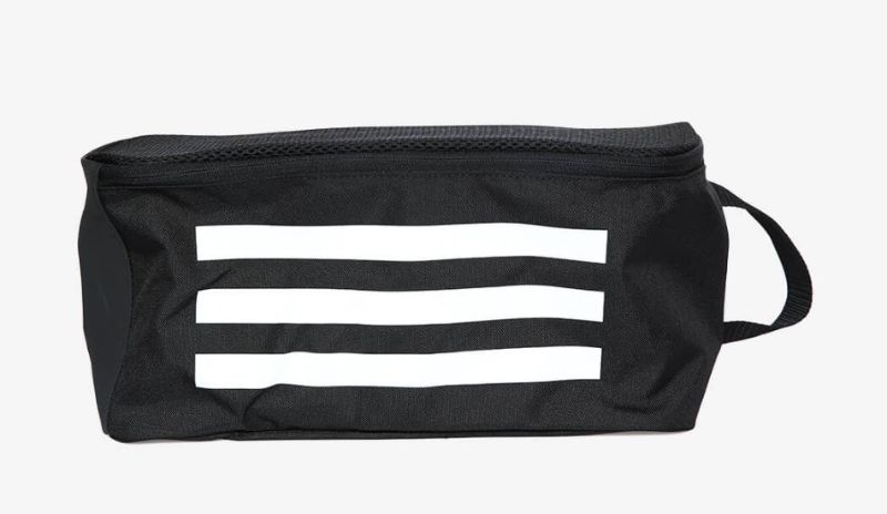 Túi đựng giày Adidas FI7960 với thiết kế dây kéo, dễ dàng mở ra Túi đựng giày Adidas FI7960 với thiết kế dây kéo, dễ dàng mở ra
