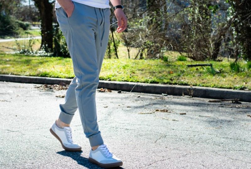 Ưu điểm của quần jogger là khả năng thấm hút mồ hôi nhanh cùng sự thoải mái vận động Quần jogger tạo sự thoải mái khi vận động