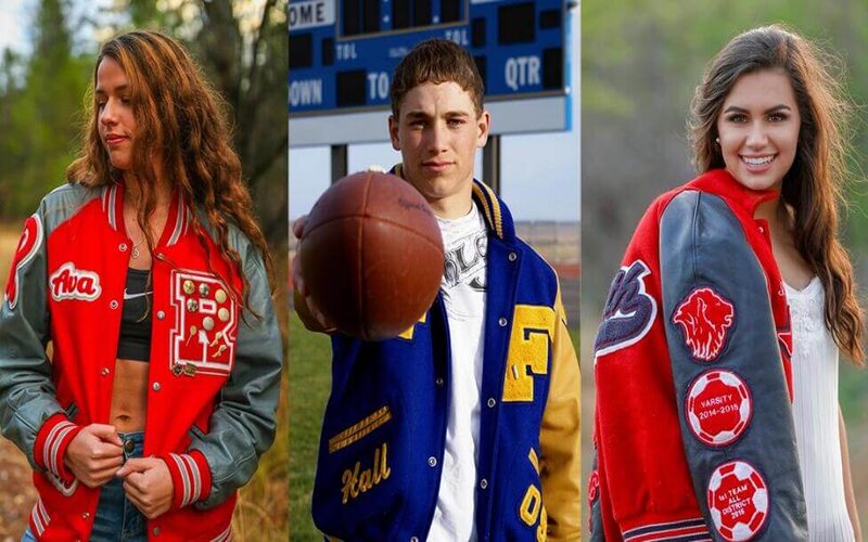 Mặc varsity jacket theo phong cách thể thao năng động