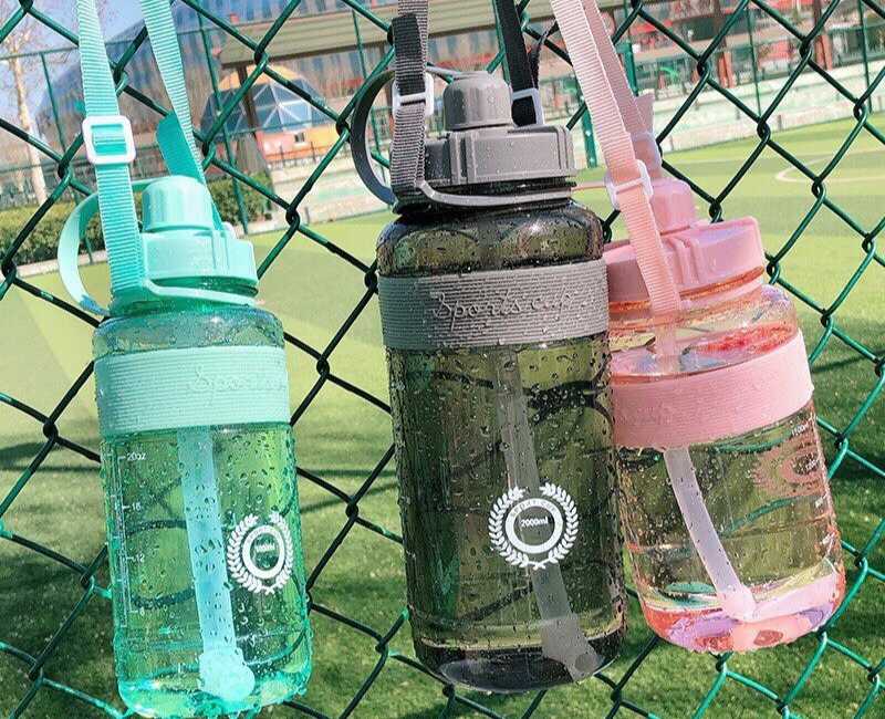 Bạn nên dùng bình đựng nước thể thao