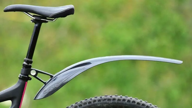 Tấm chắn bùn xe đạp sẽ được lắp đặt ở phía trên bánh xe