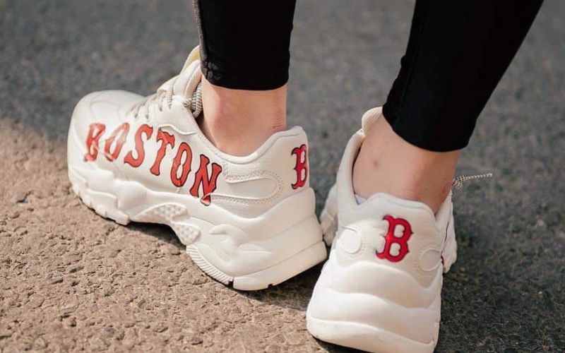 Chunky sneaker ra đời vào năm 2017