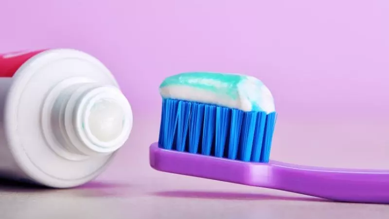 Đừng nên để các bé tự ý sử dụng kem đánh răng