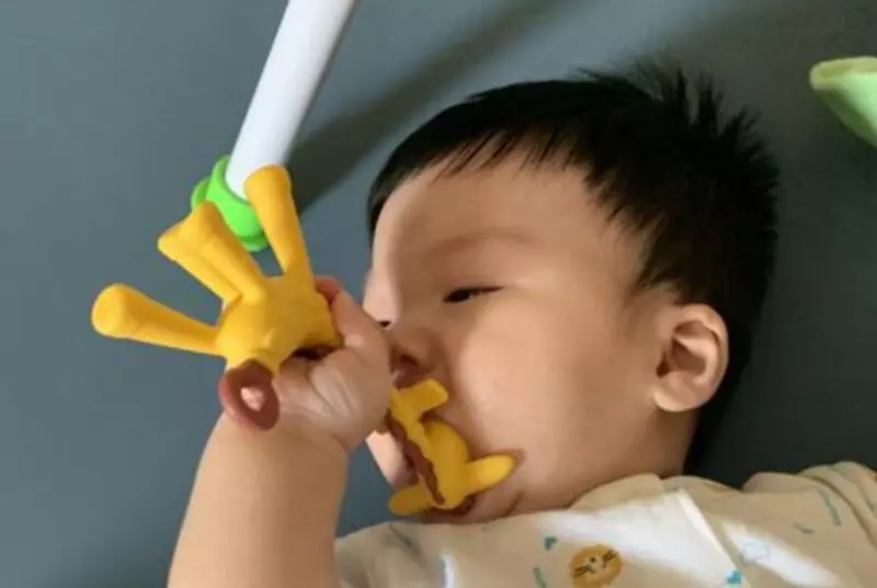 Massage răng, giảm tình trạng ngứa, khó chịu khi mọc răng