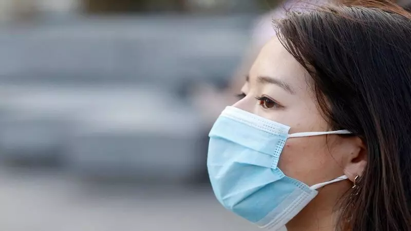 Hướng dẫn đeo khẩu trang 3D đúng cách
