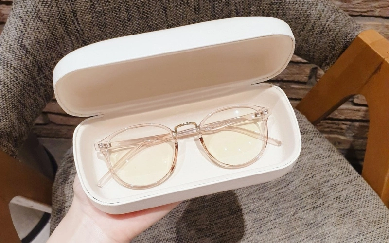 Kiểm tra các chi tiết, ký hiệu trên kính