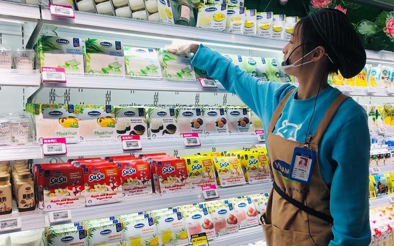 Váng sữa đang được bày bán ở các siêu thị, cửa hàng sữa hay cửa hàng tiện lợi