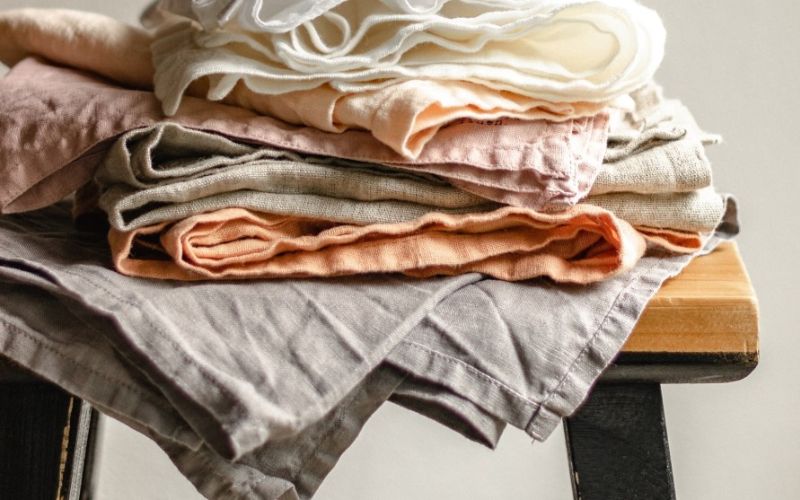 Nhược điểm của vải linen là đế nhăn, ma sát và đàn hồi kém
