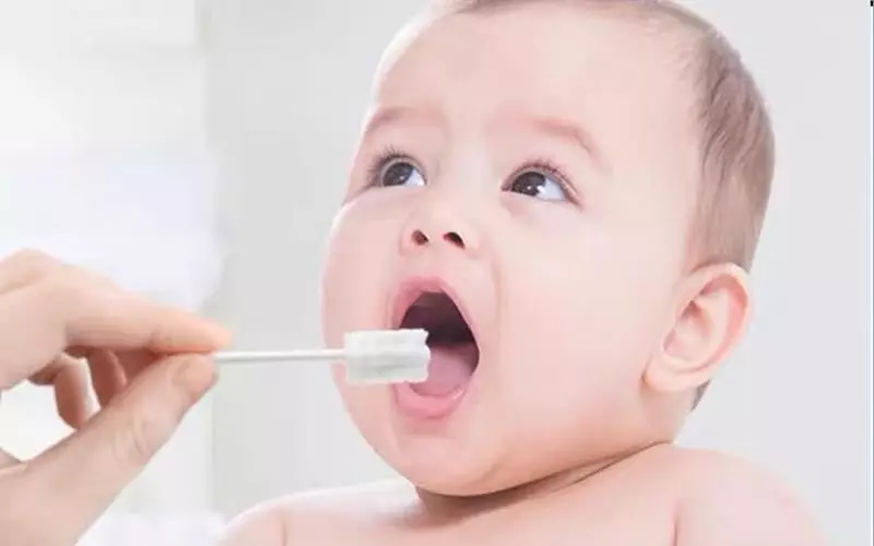 Đối với trẻ bú sữa mẹ và sữa ngoài