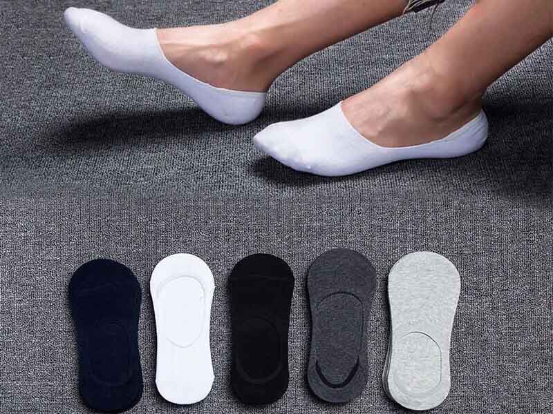 Tất lười hay với tên gọi khác là tất ẩn là những đôi tất được thiết kế theo dạng nửa bàn chân