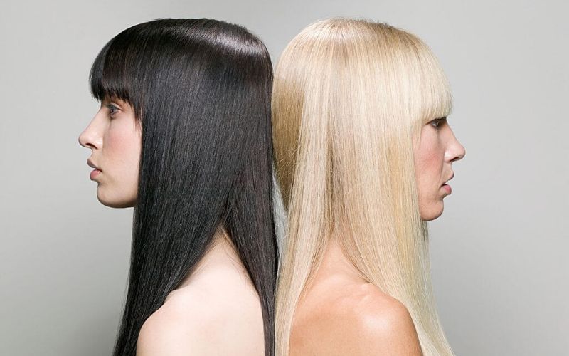 Tùy vào gen bố mẹ mà các tế bào có sản sinh ra nhiều melanin hay không