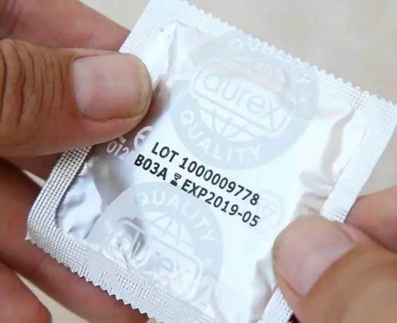 Bao cao su chứa dầu bôi trơn