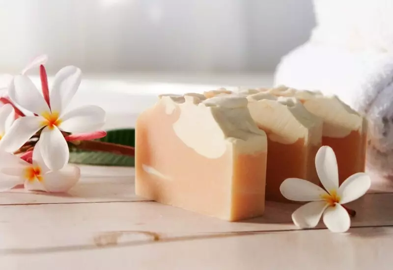 Sự khác nhau giữa bánh xà phòng công nghiệp và xà phòng handmade
