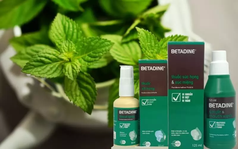 Xịt họng Betadine